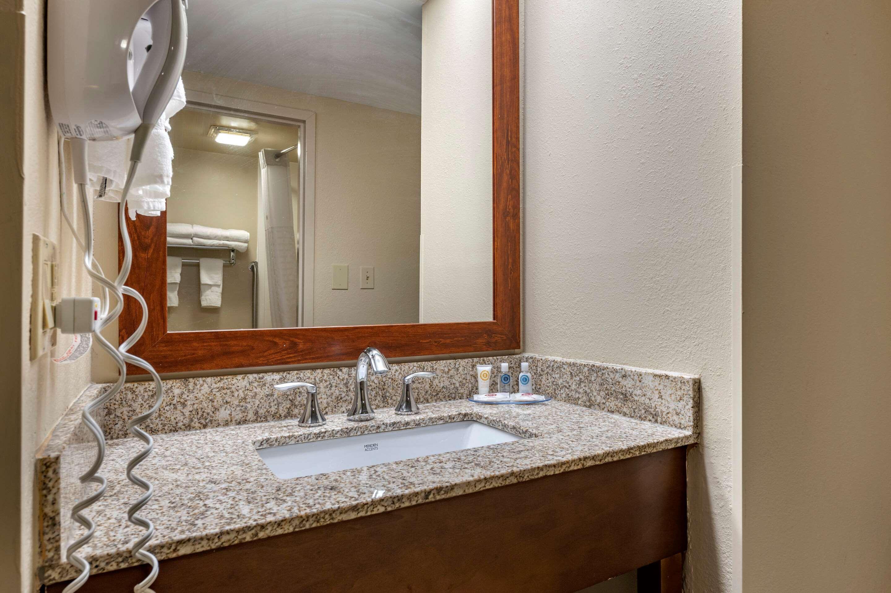 Comfort Inn Northeast Мейсън Екстериор снимка