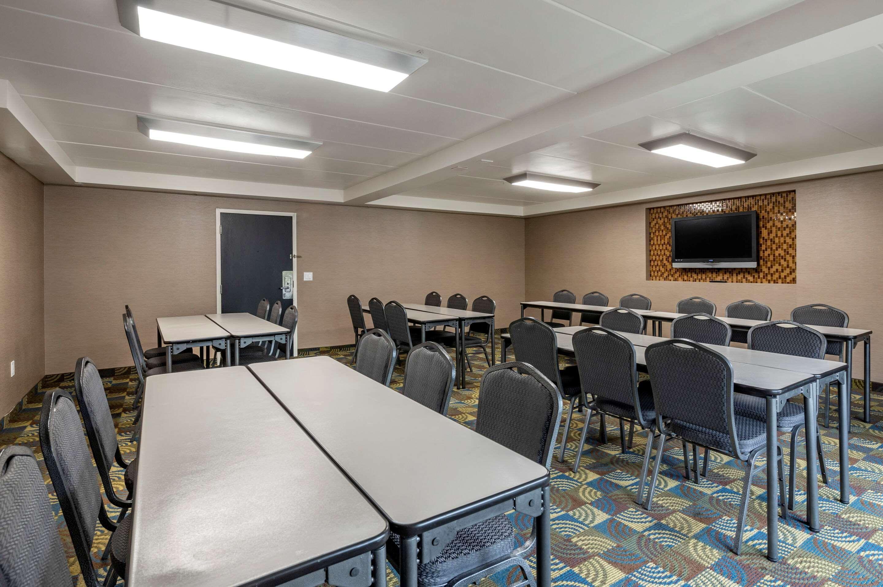 Comfort Inn Northeast Мейсън Екстериор снимка