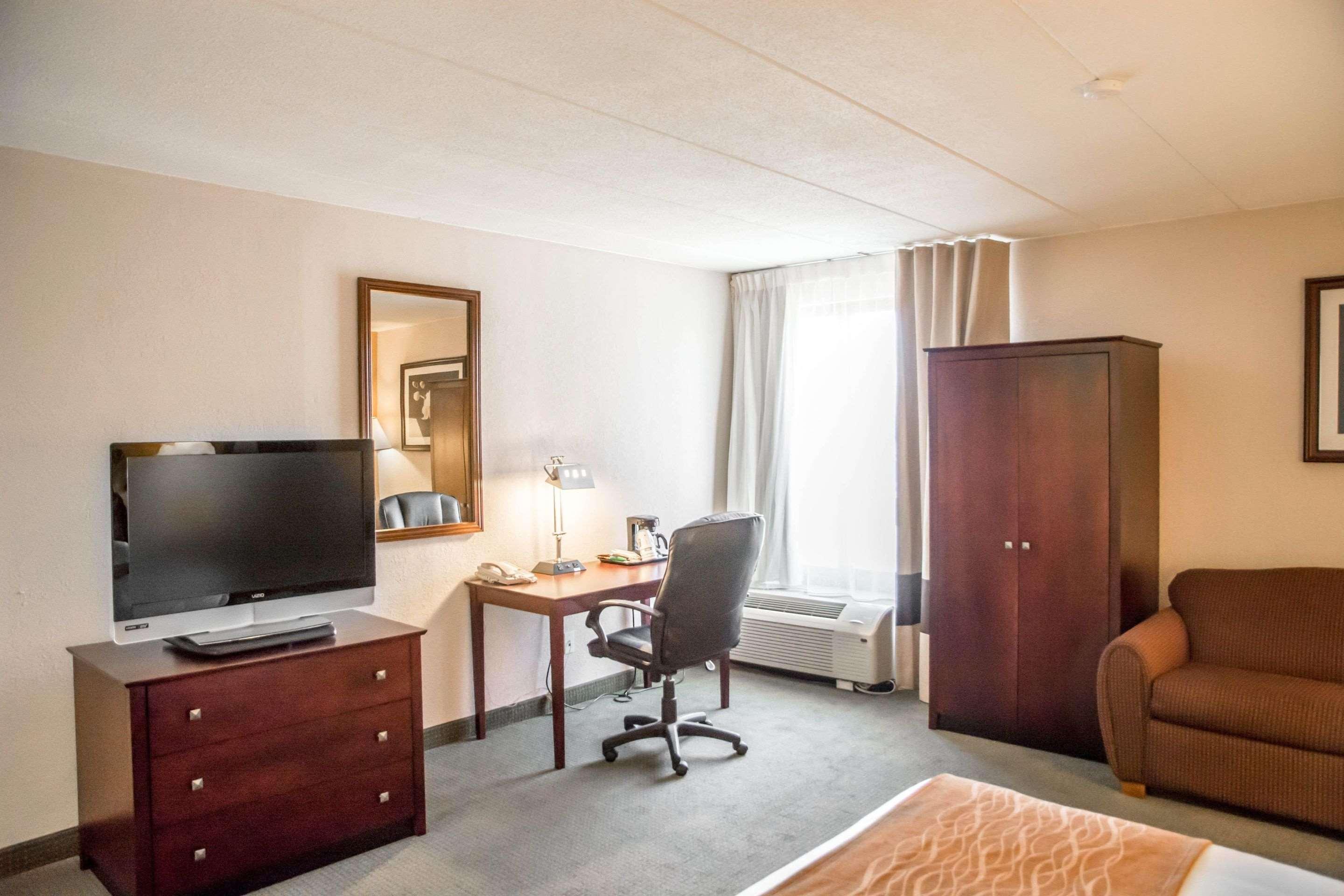 Comfort Inn Northeast Мейсън Екстериор снимка