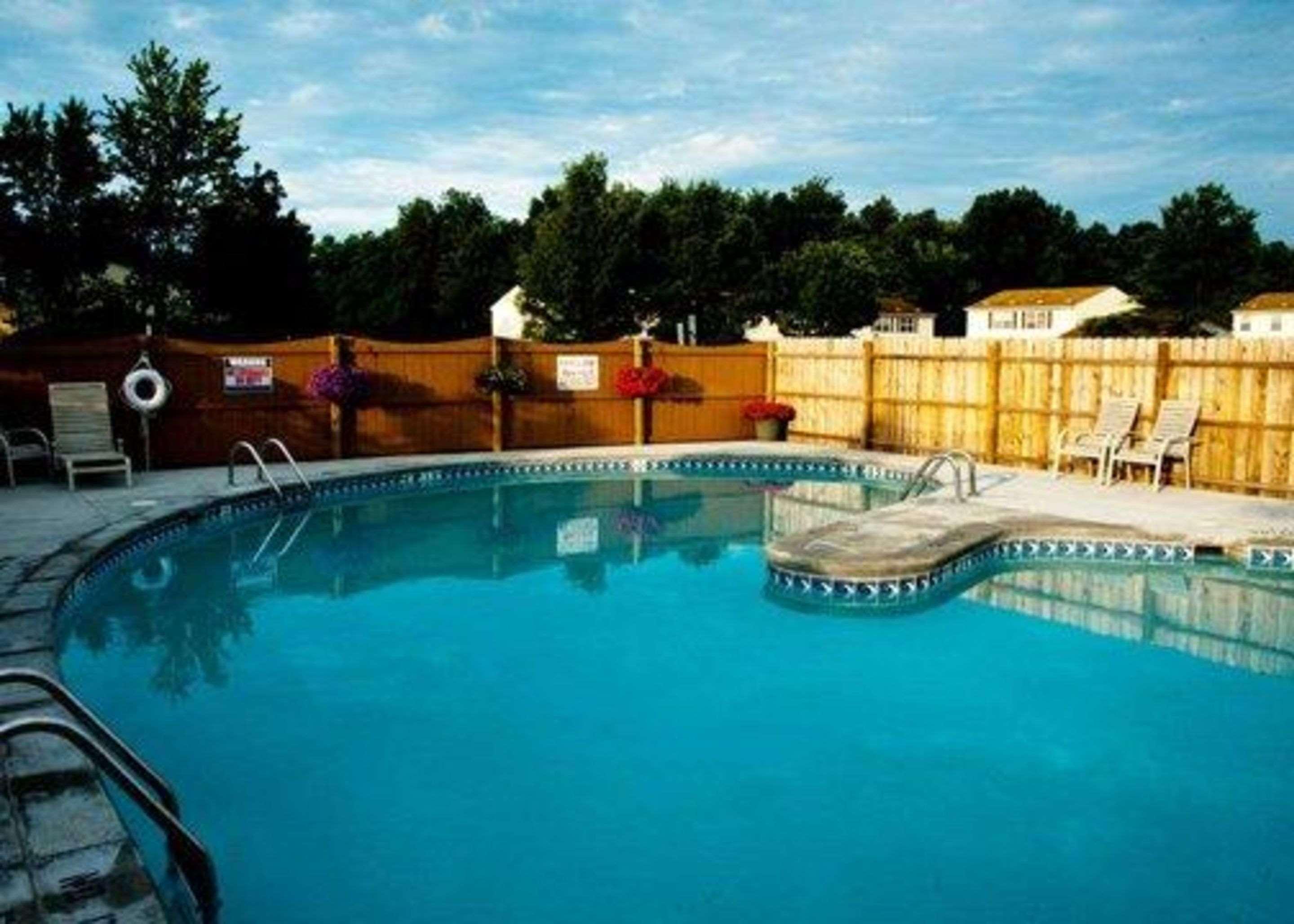 Comfort Inn Northeast Мейсън Екстериор снимка