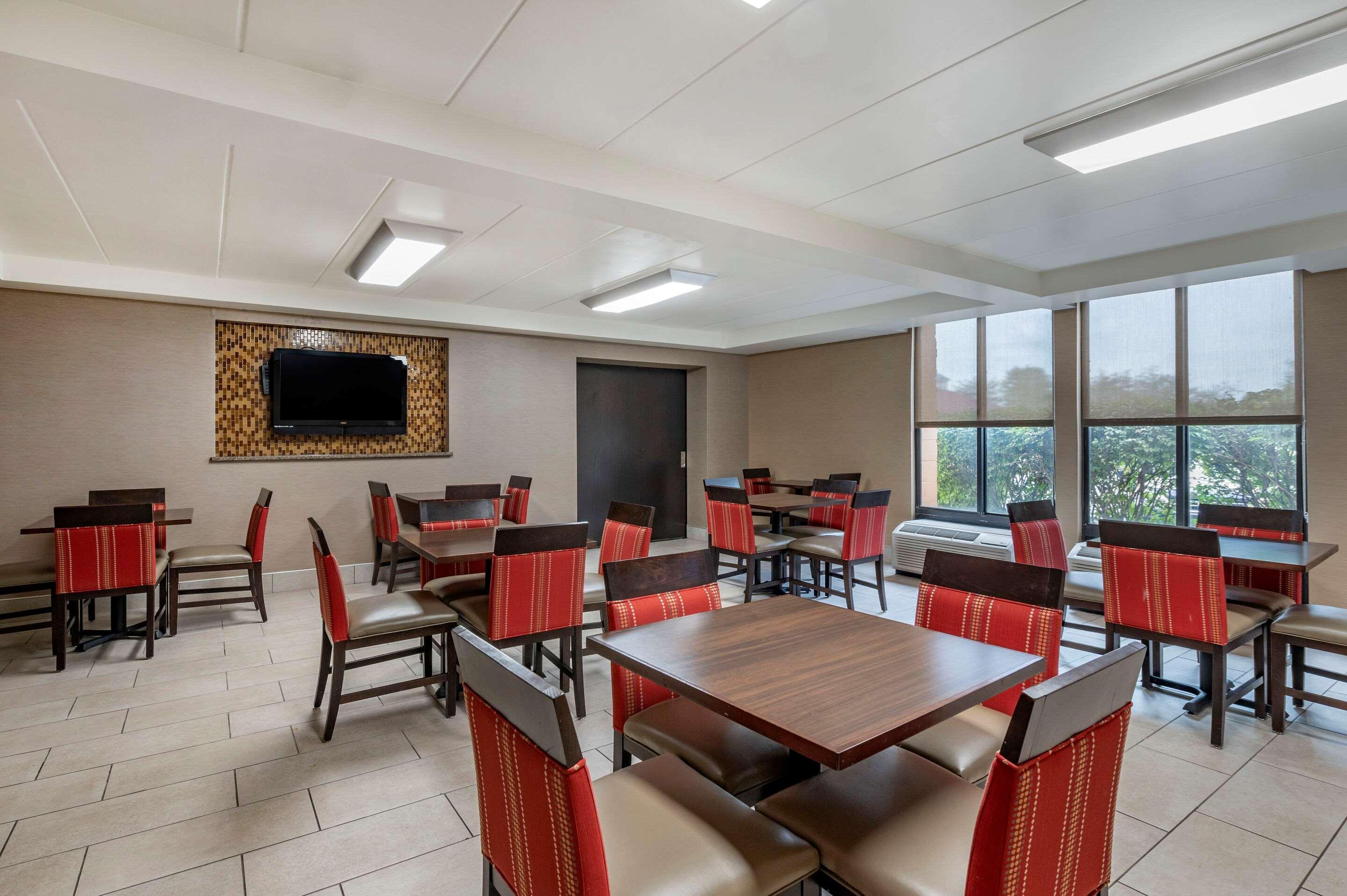 Comfort Inn Northeast Мейсън Екстериор снимка